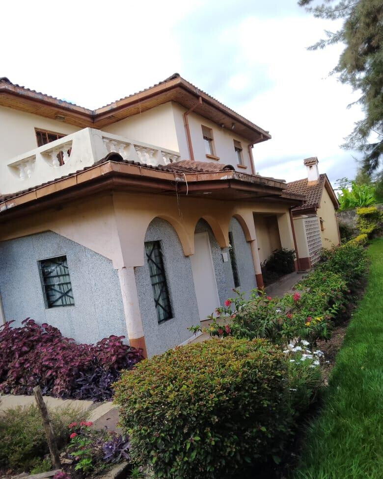 5-Bed Townhouse on Half an Acre - Thome Stream Drive