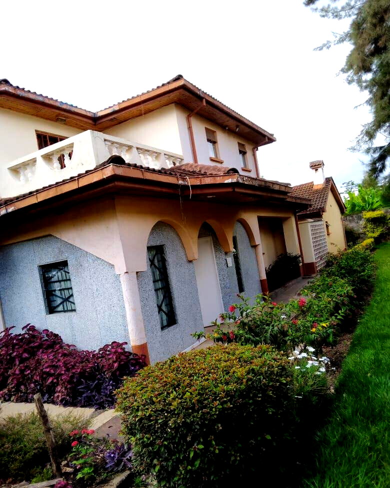 5-Bed Townhouse on Half an Acre - Thome Stream Drive
