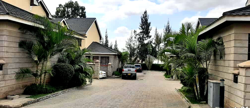 4BR All-Ensuite Family Townhouse with DSQ & Walk-in Closets - Athi River