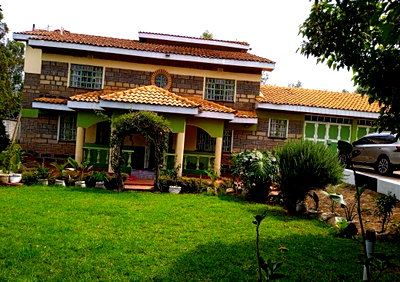 5BR Townhouse on Half-Acre with Mature Garden & DSQ - Ngong