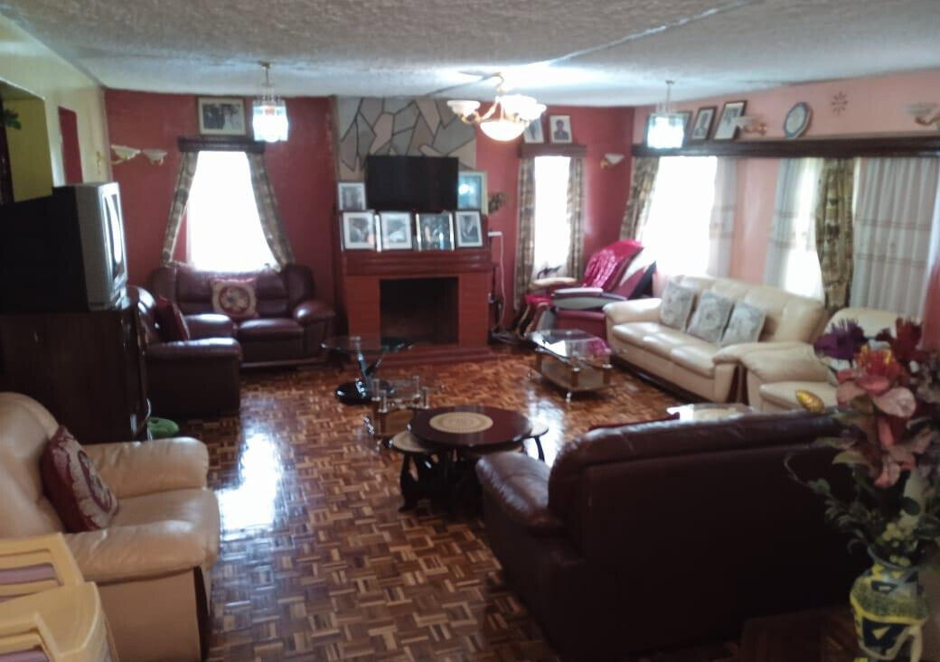 5BR Townhouse on Half-Acre with Mature Garden & DSQ - Ngong