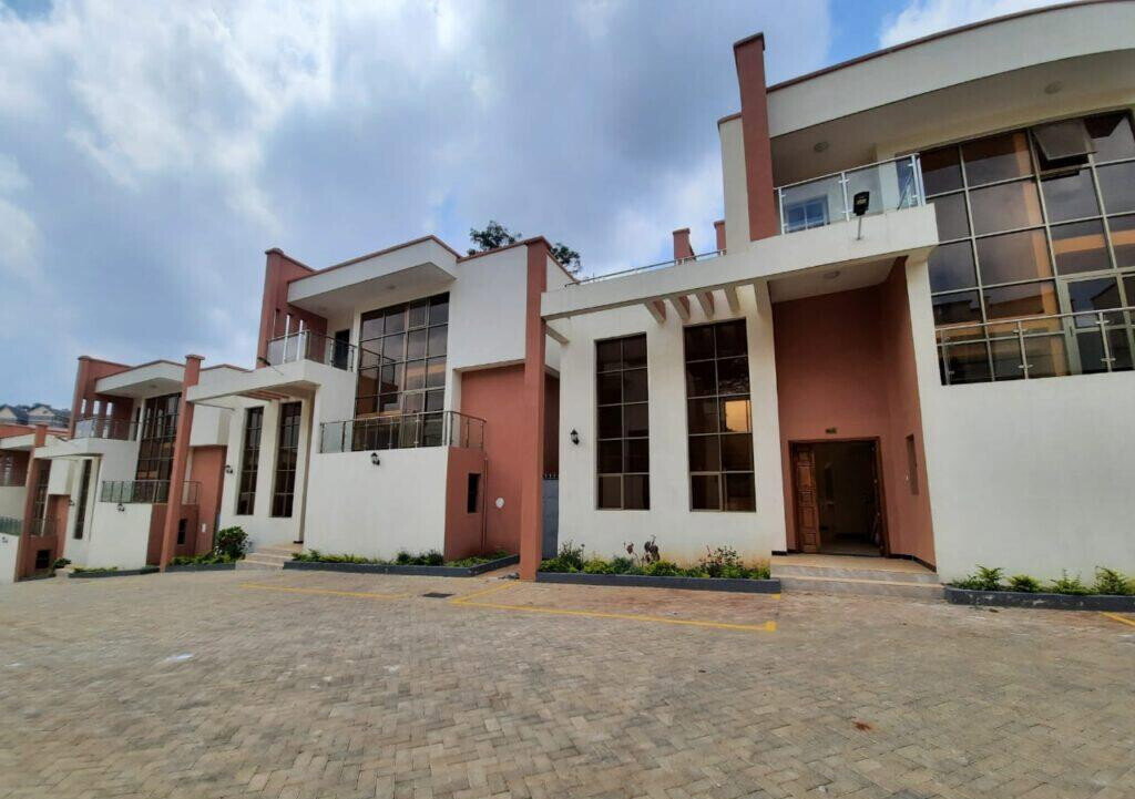 Newly Built 4-Bed Townhouse with Private Garden - Lavington