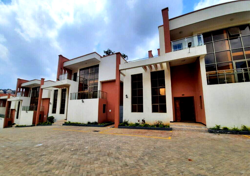 Newly Built 4-Bed Townhouse with Private Garden - Lavington