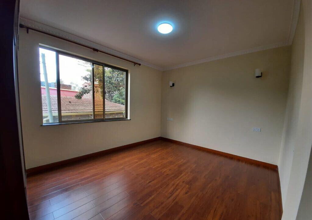 Newly Built 4-Bed Townhouse with Private Garden - Lavington