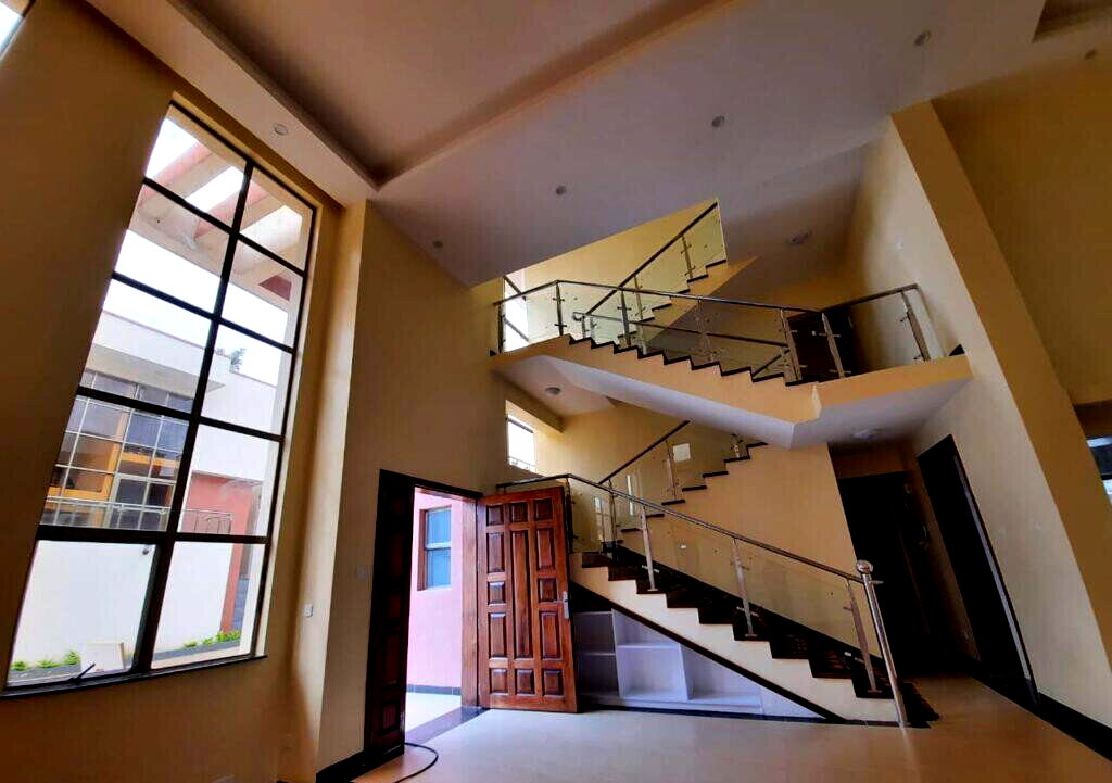 Newly Built 4-Bed Townhouse with Private Garden - Lavington