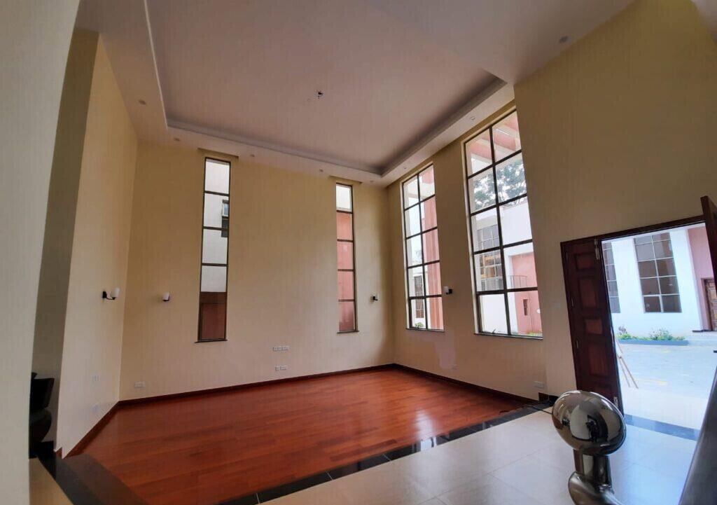 Newly Built 4-Bed Townhouse with Private Garden - Lavington