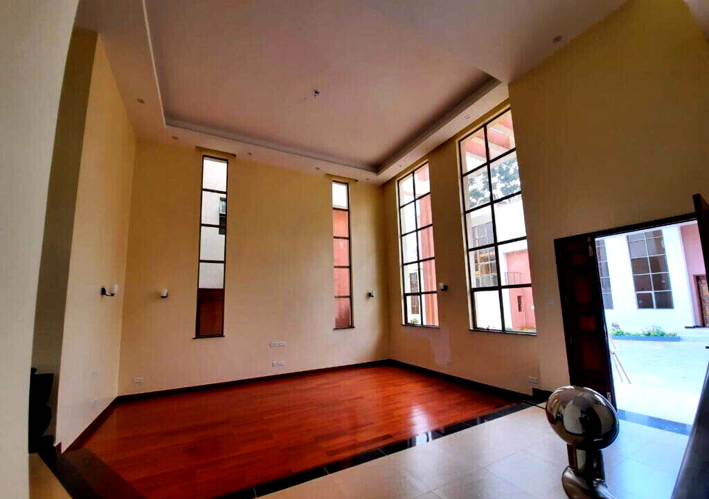 Newly Built 4-Bed Townhouse with Private Garden - Lavington