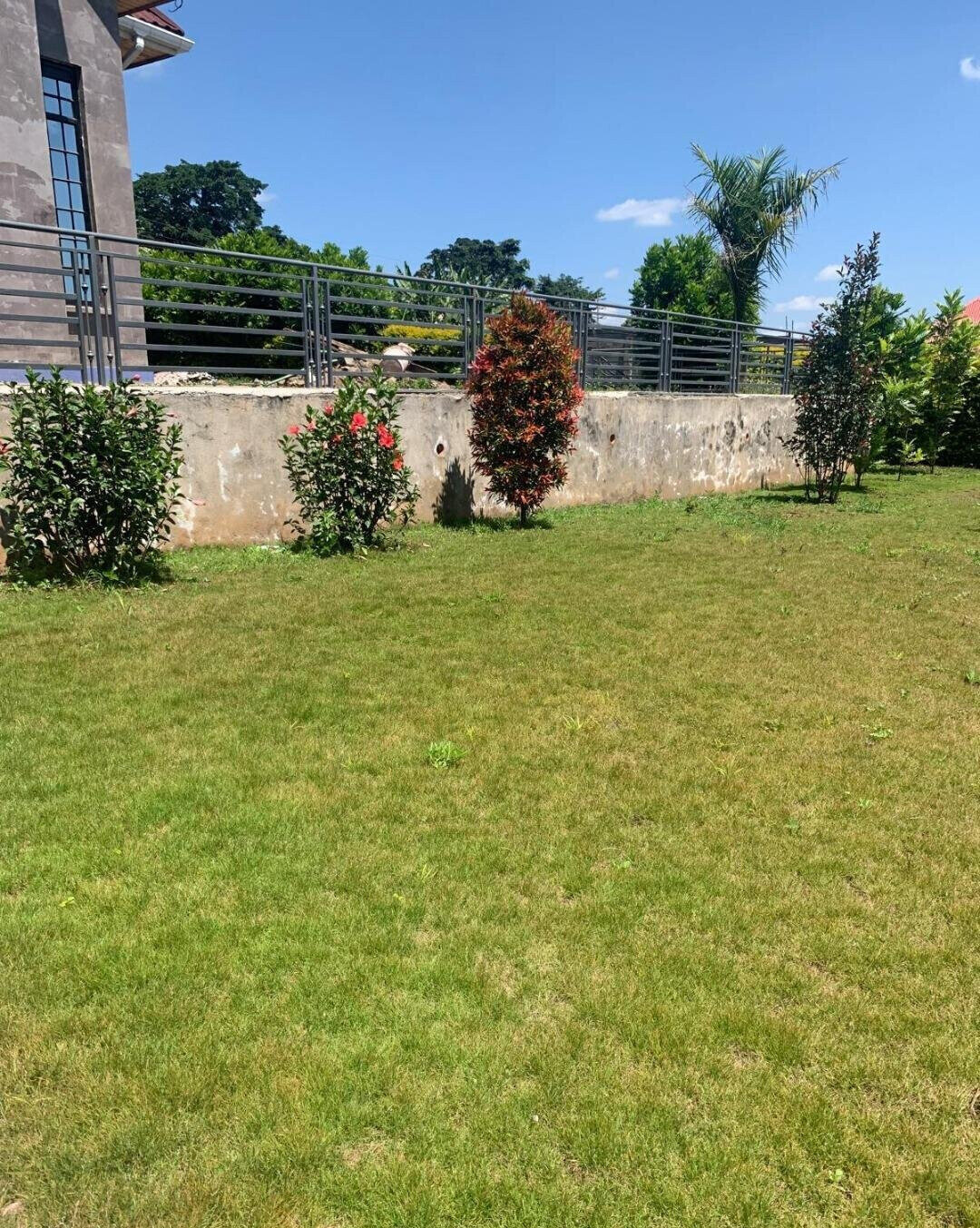 6-Bedroom Townhouse on Half-Acre, Tarmac Touch - Cianda