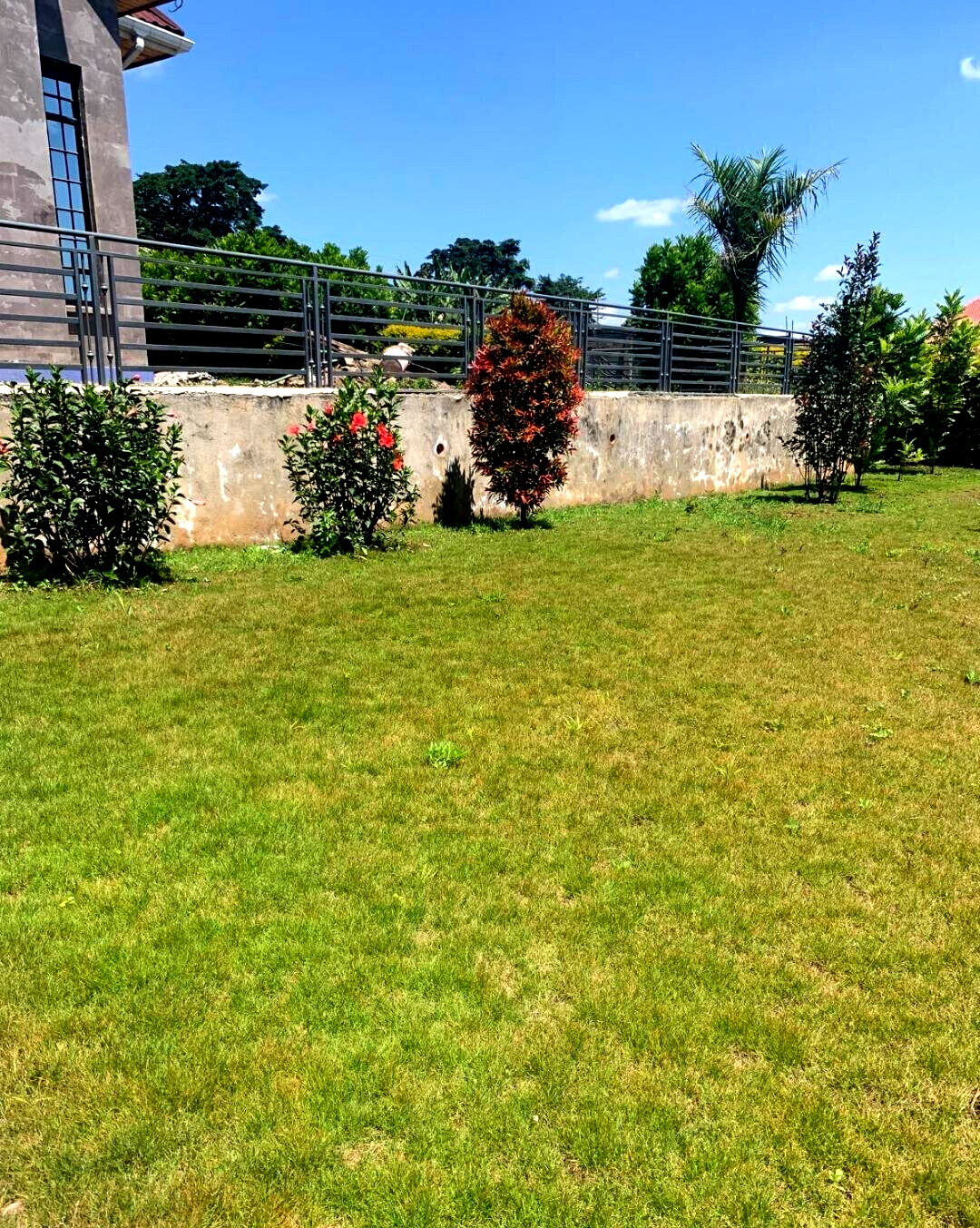 6-Bedroom Townhouse on Half-Acre, Tarmac Touch - Cianda