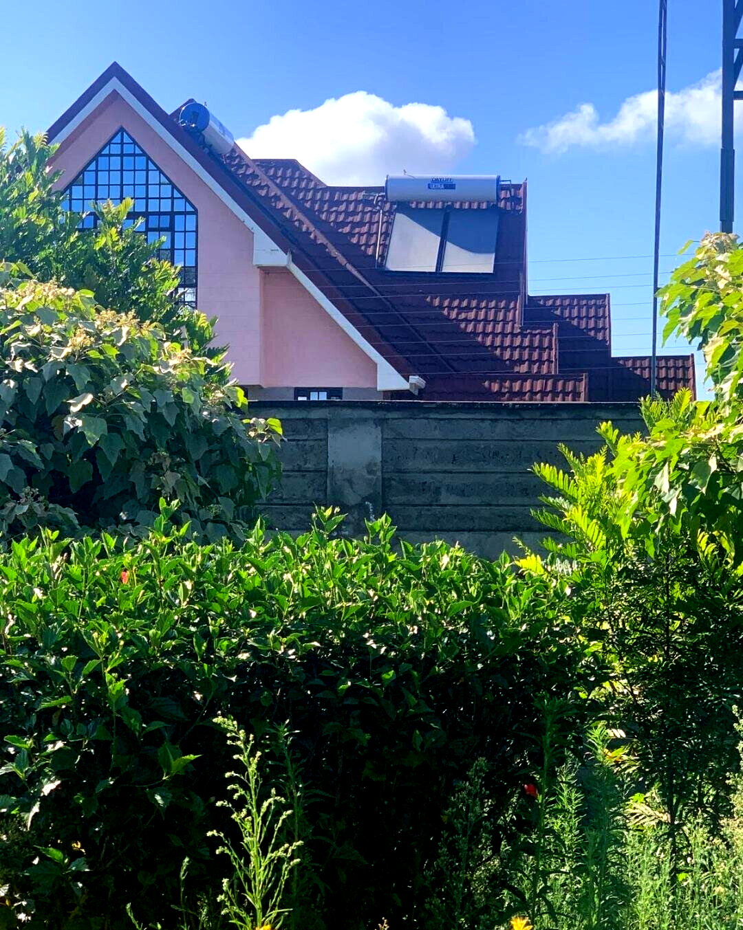 6-Bedroom Townhouse on Half-Acre, Tarmac Touch - Cianda