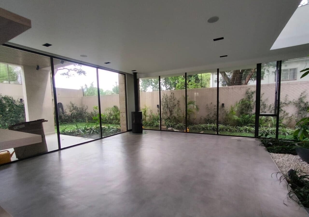 Smart-Home 5BR Villa with Private Bridge & Courtyard - Riverside
