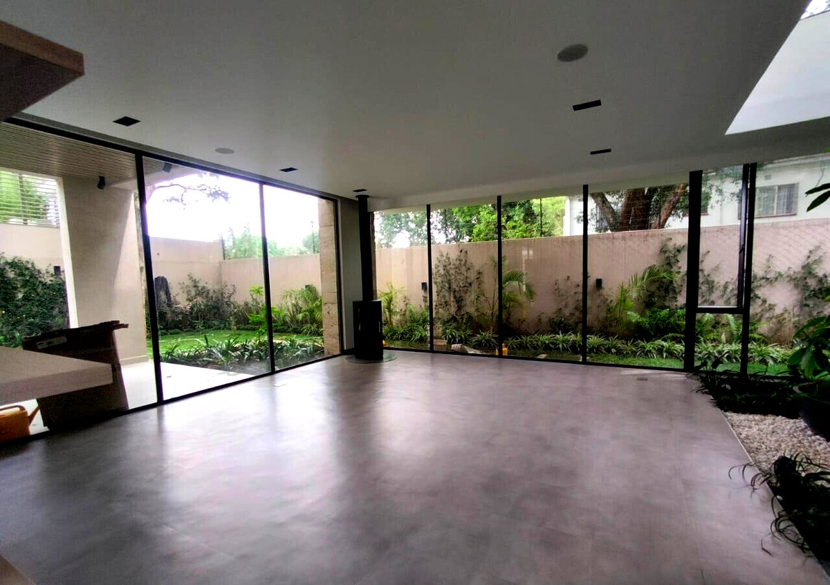 Smart-Home 5BR Villa with Private Bridge & Courtyard - Riverside