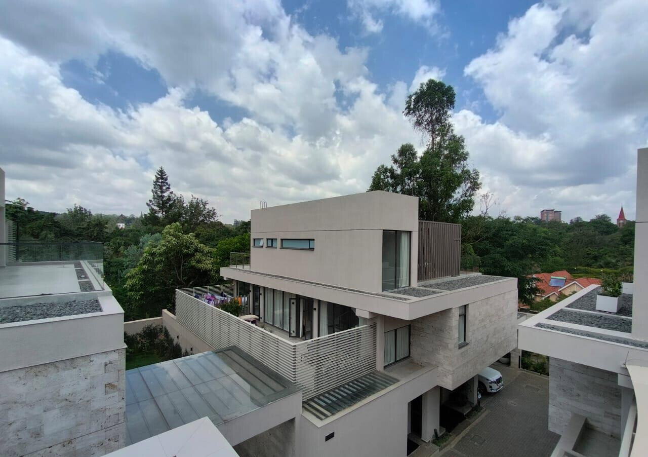 Smart-Home 5BR Villa with Private Bridge & Courtyard - Riverside