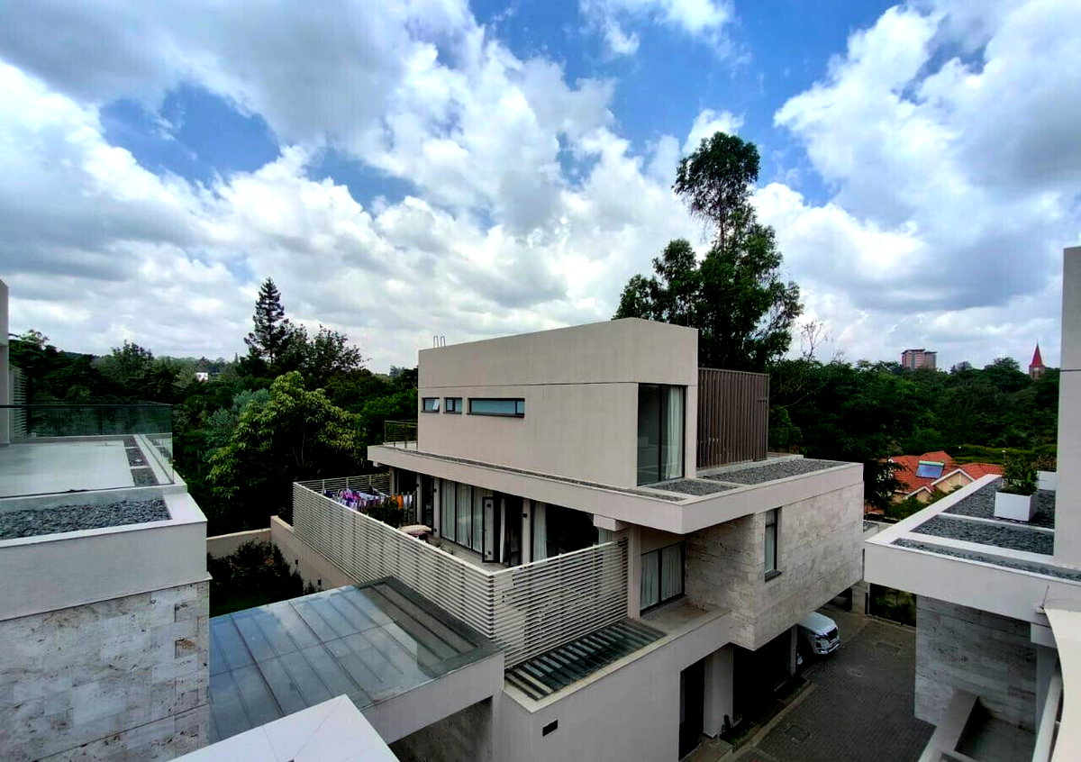 Smart-Home 5BR Villa with Private Bridge & Courtyard - Riverside