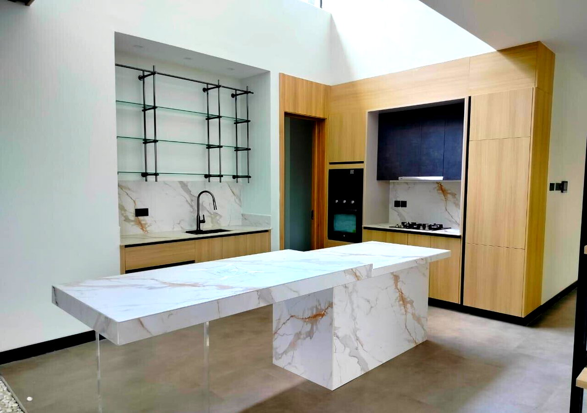 Smart-Home 5BR Villa with Private Bridge & Courtyard - Riverside