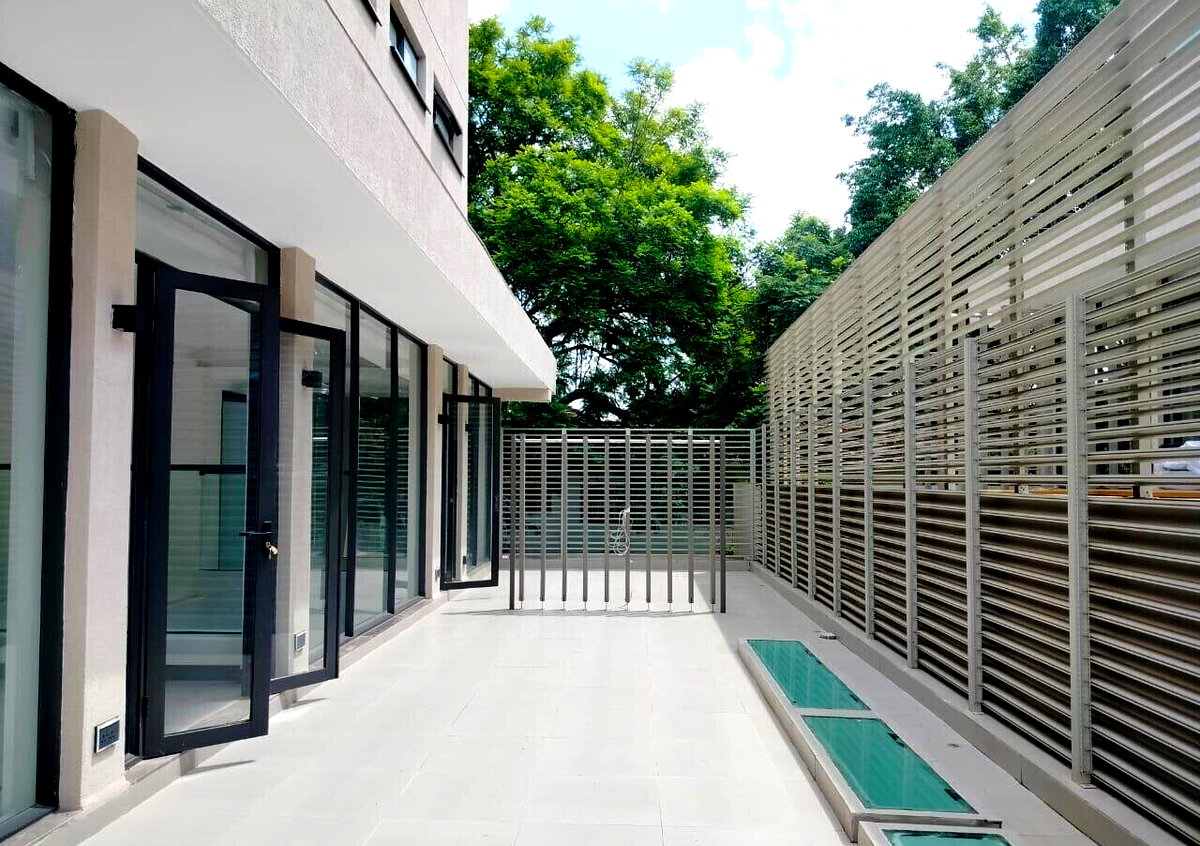Smart-Home 5BR Villa with Private Bridge & Courtyard - Riverside