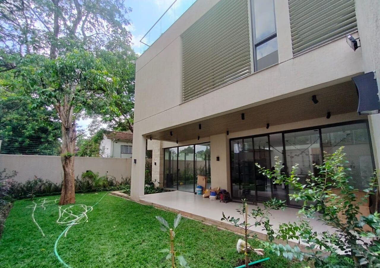 Smart-Home 5BR Villa with Private Bridge & Courtyard - Riverside