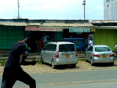 A Prime Commercial Plot for Sale - Image 5