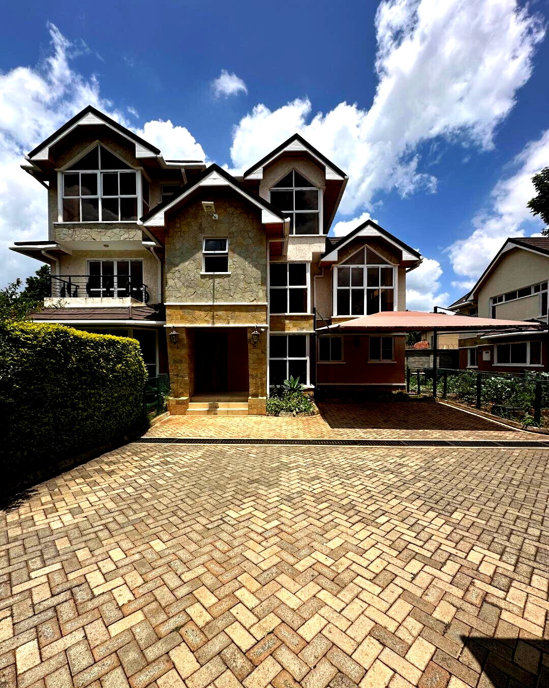 Charming 5-Ensuite Townhouse with DSQ & Gym - Lavington