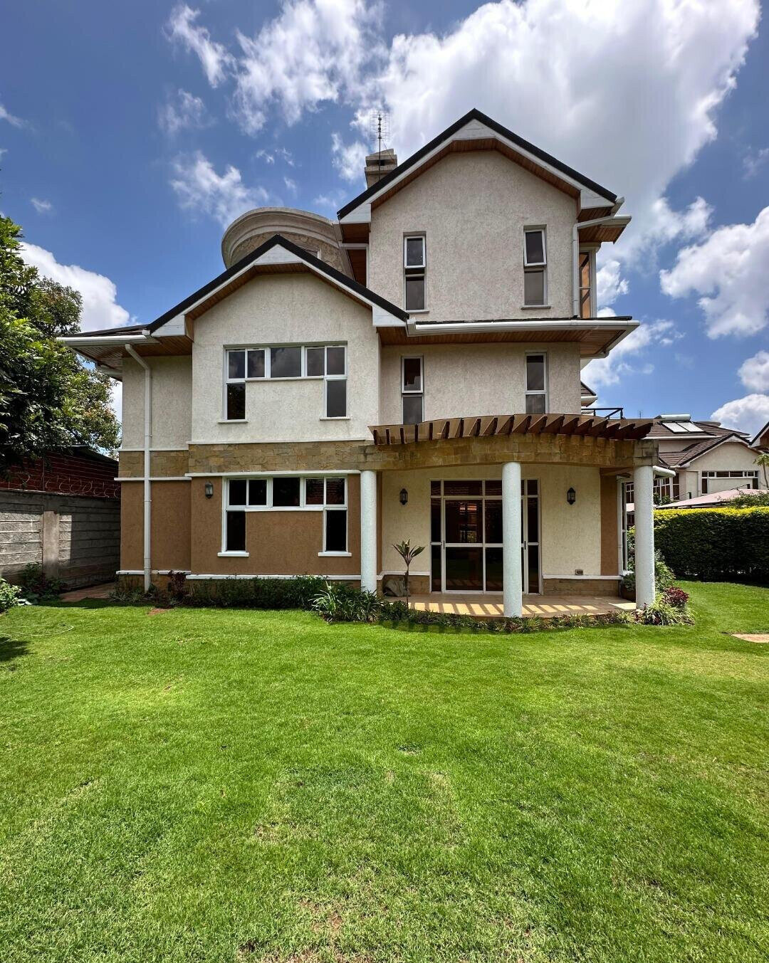 Charming 5-Ensuite Townhouse with DSQ & Gym - Lavington