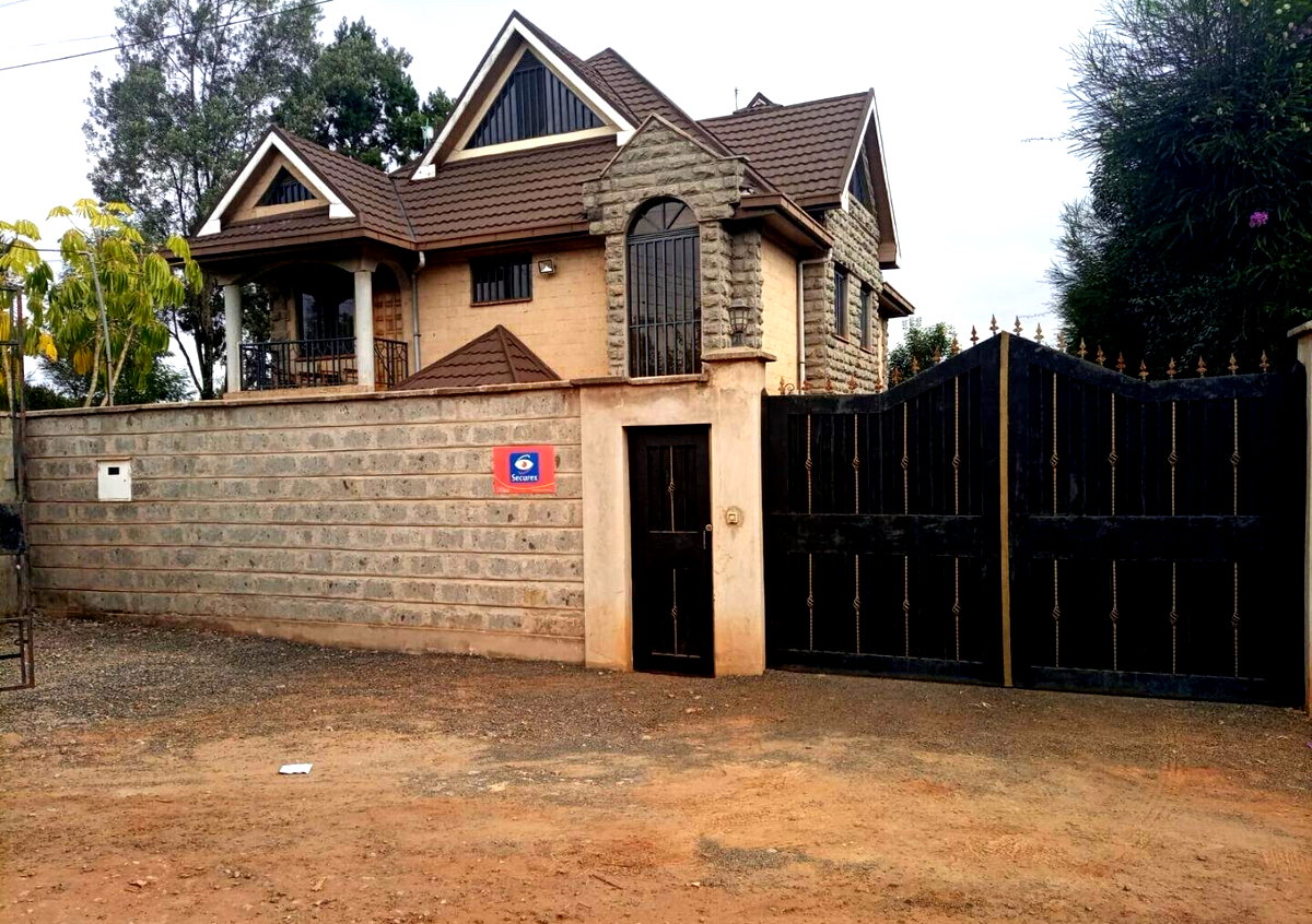 6BR All-Ensuite Townhouse on Quarter Acre – Kerarapon