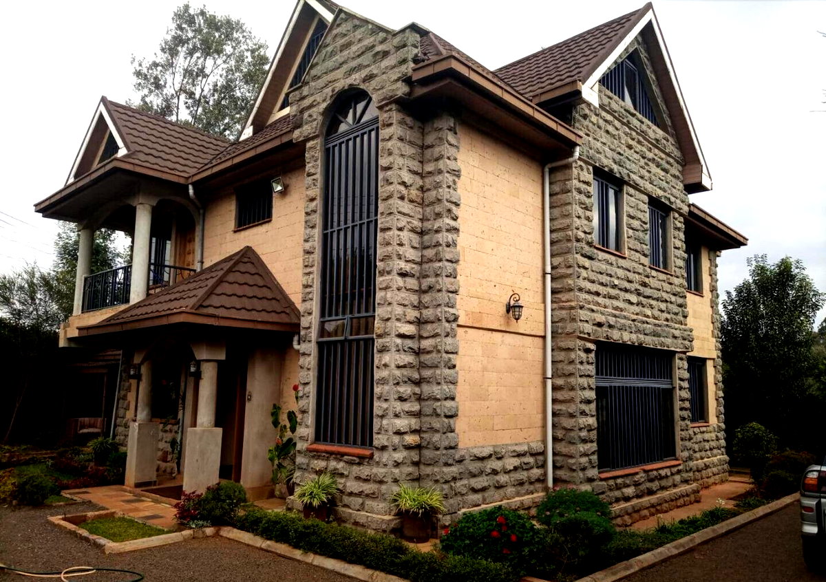 6BR All-Ensuite Townhouse on Quarter Acre – Kerarapon