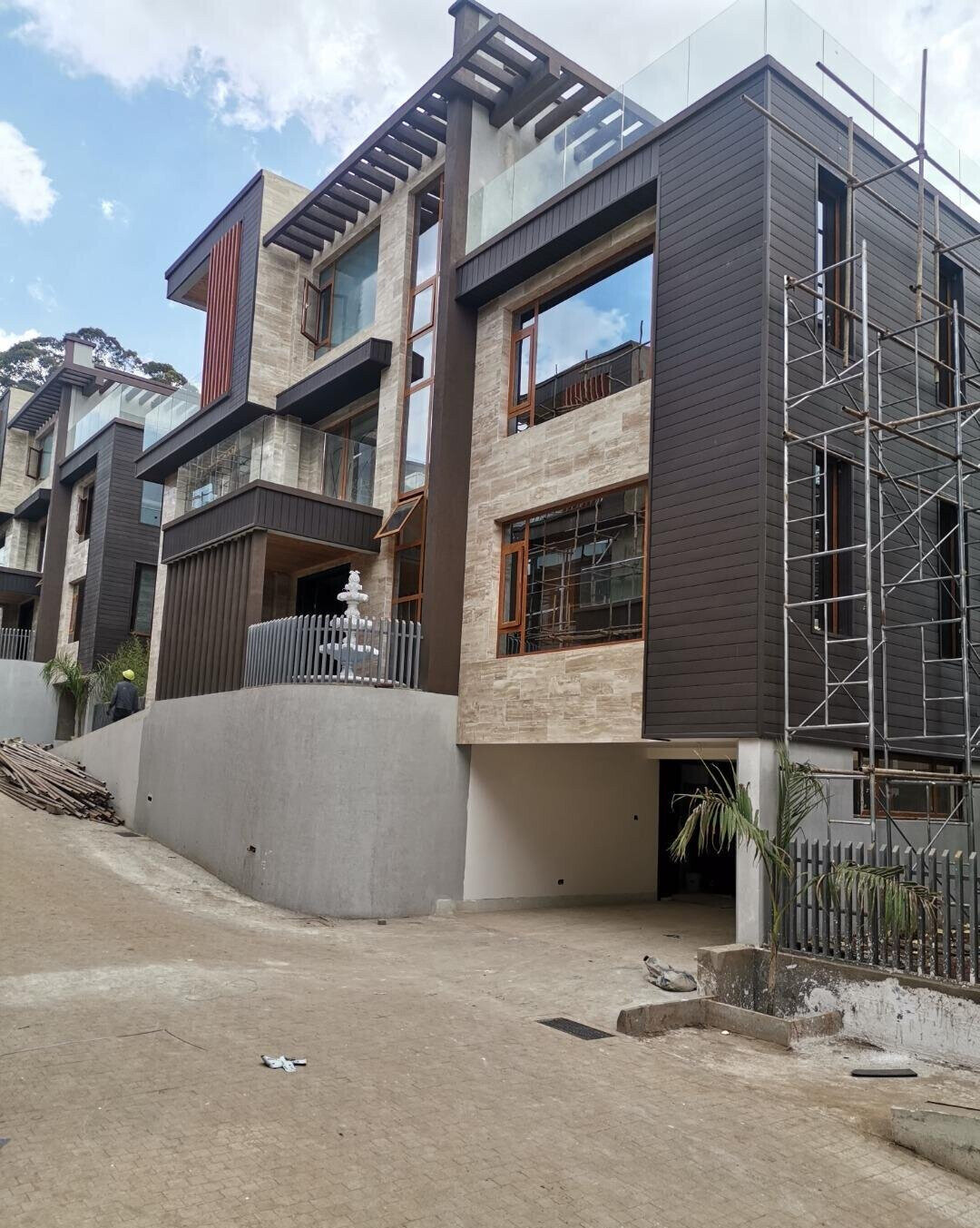 6-Ensuite Townhouse with Elevator & Wine Bar - Lavington