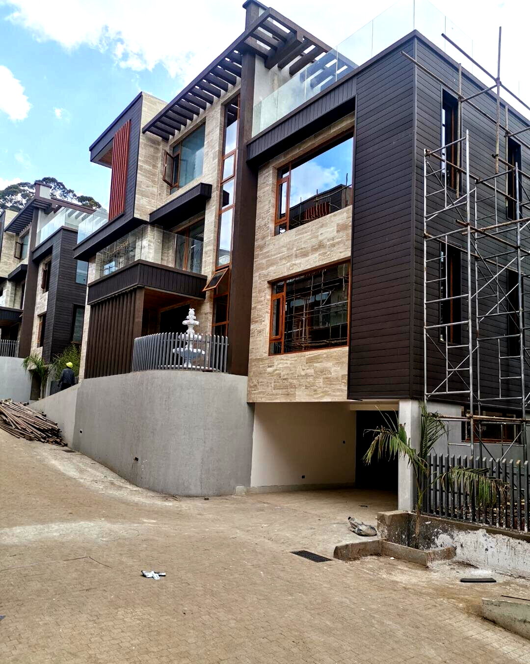 6-Ensuite Townhouse with Elevator & Wine Bar - Lavington