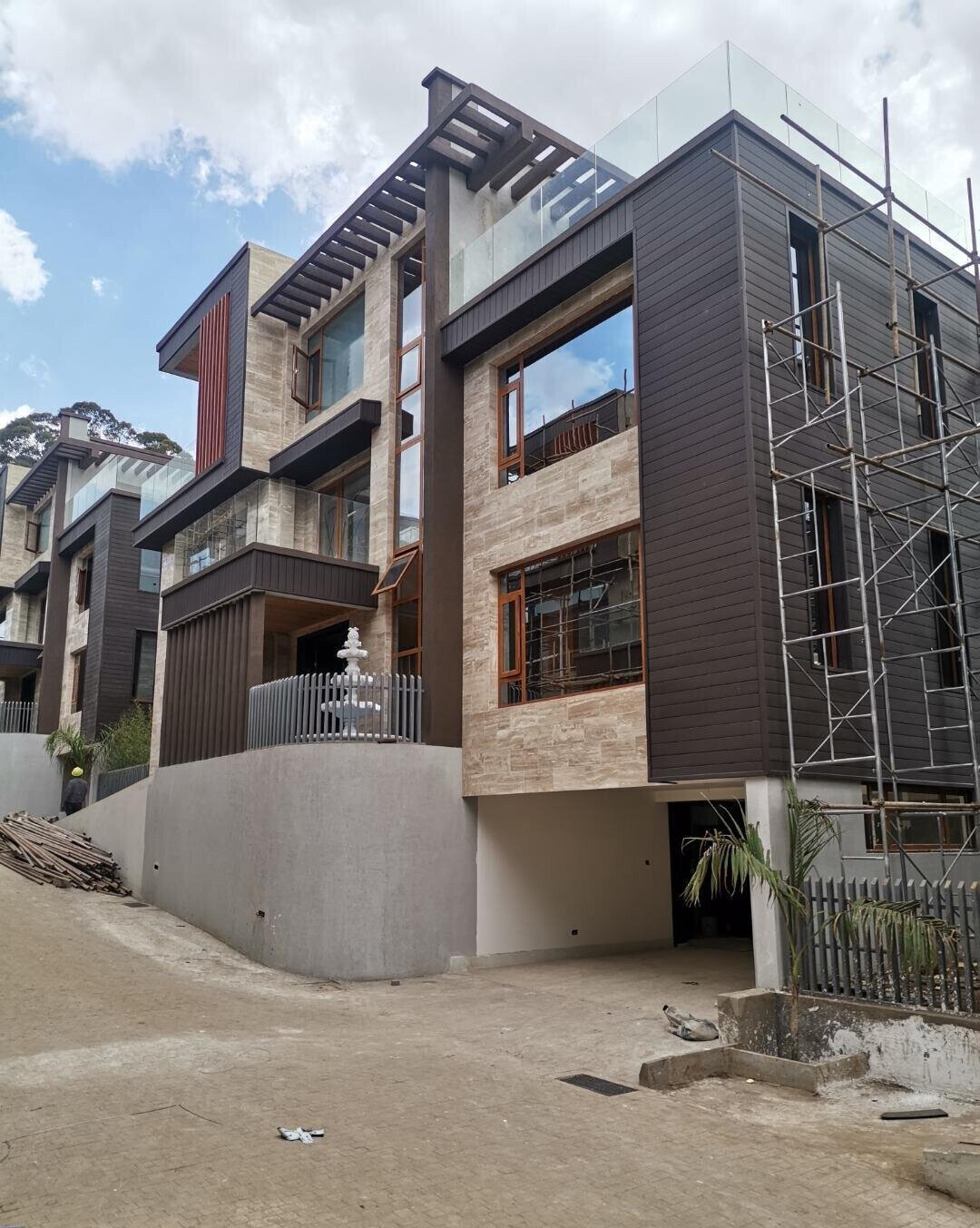 6-Ensuite Townhouse with Elevator & Wine Bar - Lavington