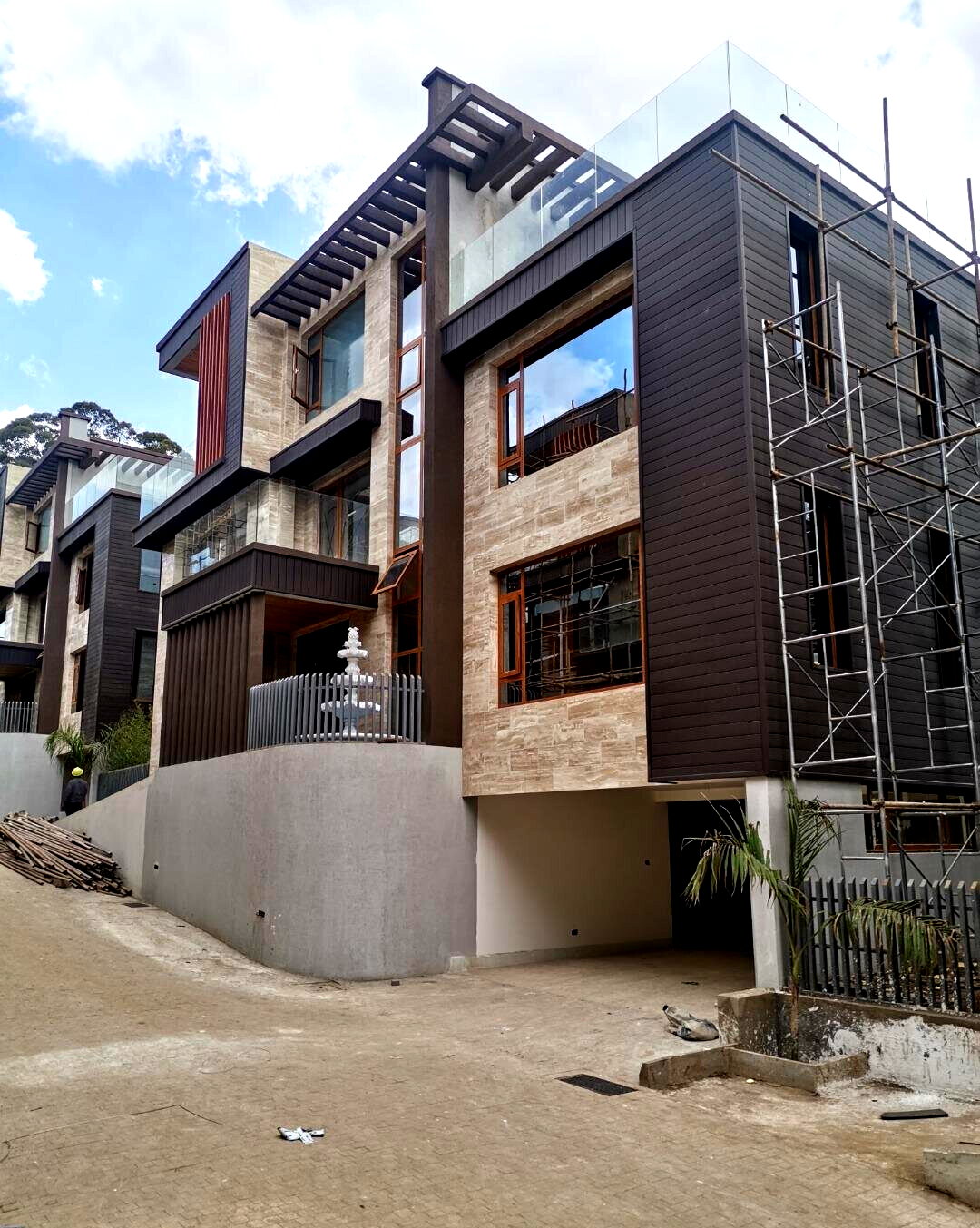 6-Ensuite Townhouse with Elevator & Wine Bar - Lavington
