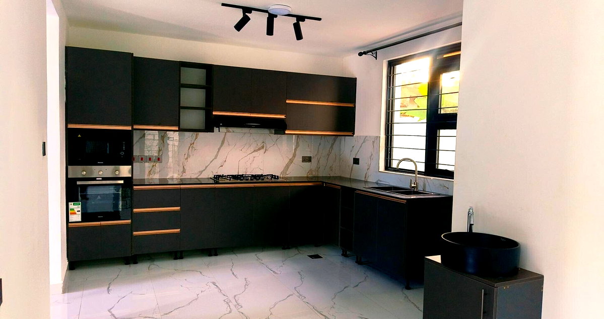 Brand-New 5BR All-Ensuite Townhouse with Attic - Mugutha, Ruiru