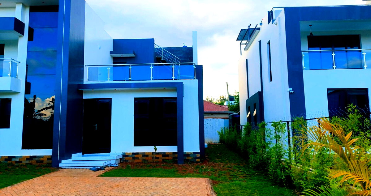 Brand-New 5BR All-Ensuite Townhouse with Attic - Mugutha, Ruiru