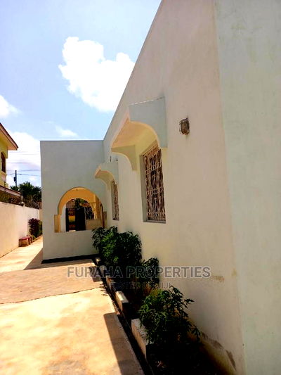 3bdrm Bungalow in Bamburi Utange for Sale - Image 7