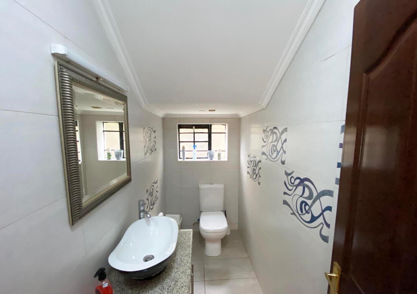 5 En-Suite Bedrooms with Sunken Lounge & Garden - Kitisuru