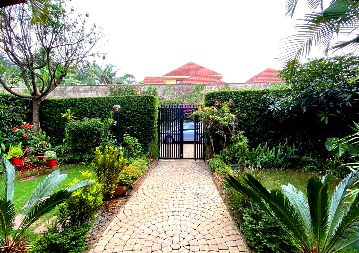 5 En-Suite Bedrooms with Sunken Lounge & Garden - Kitisuru