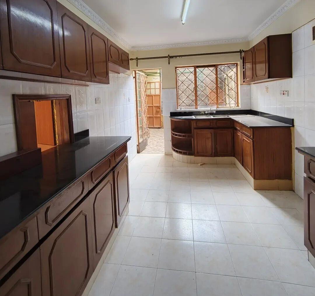 4BR Townhouse with DSQ & Pool Access - Kileleshwa