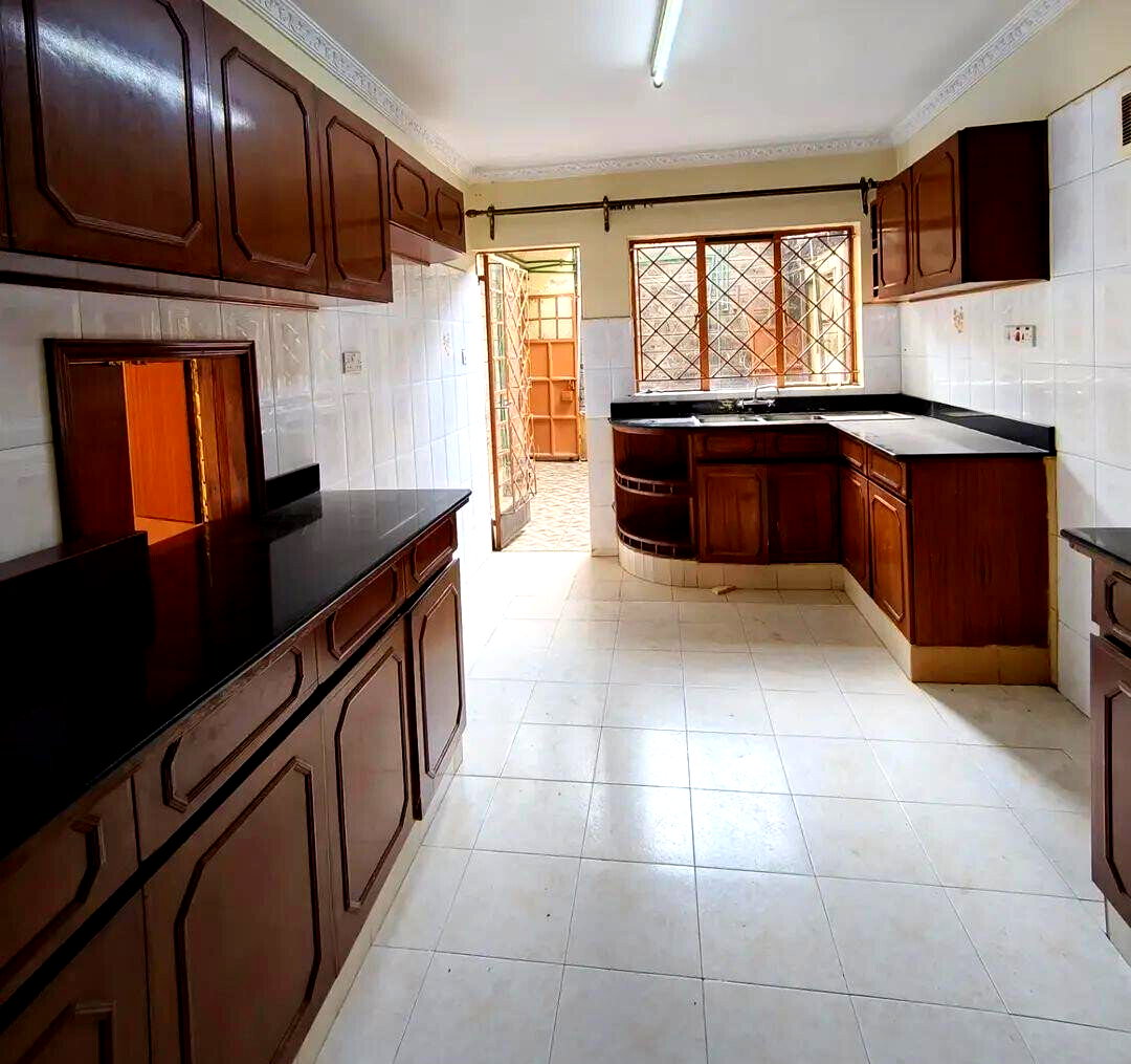 4BR Townhouse with DSQ & Pool Access - Kileleshwa