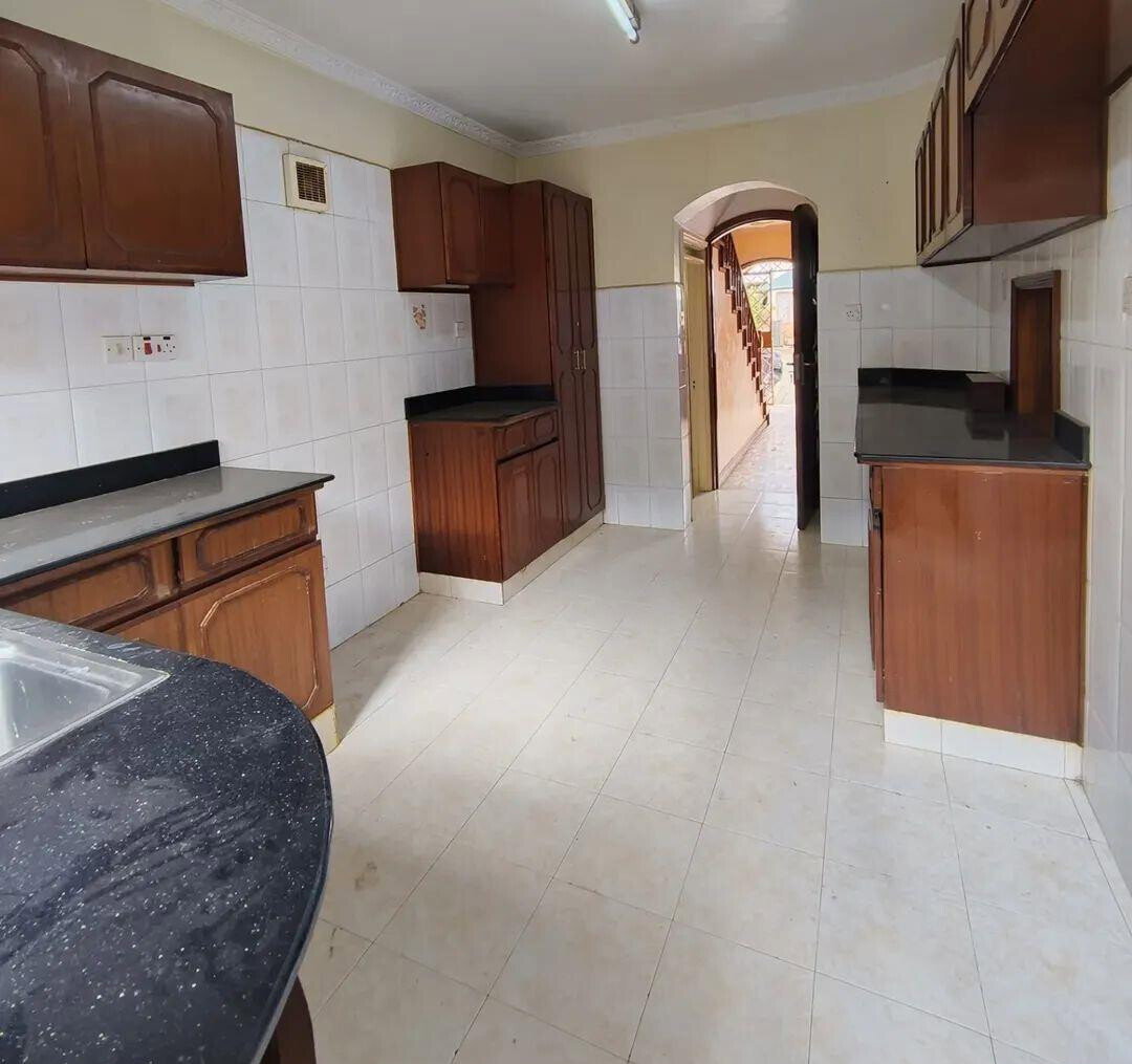 4BR Townhouse with DSQ & Pool Access - Kileleshwa