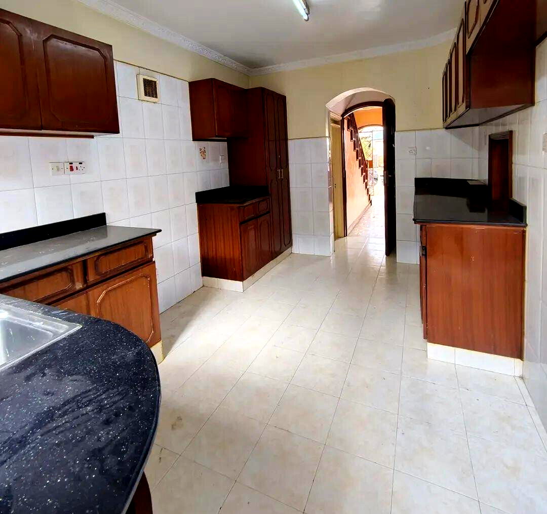 4BR Townhouse with DSQ & Pool Access - Kileleshwa