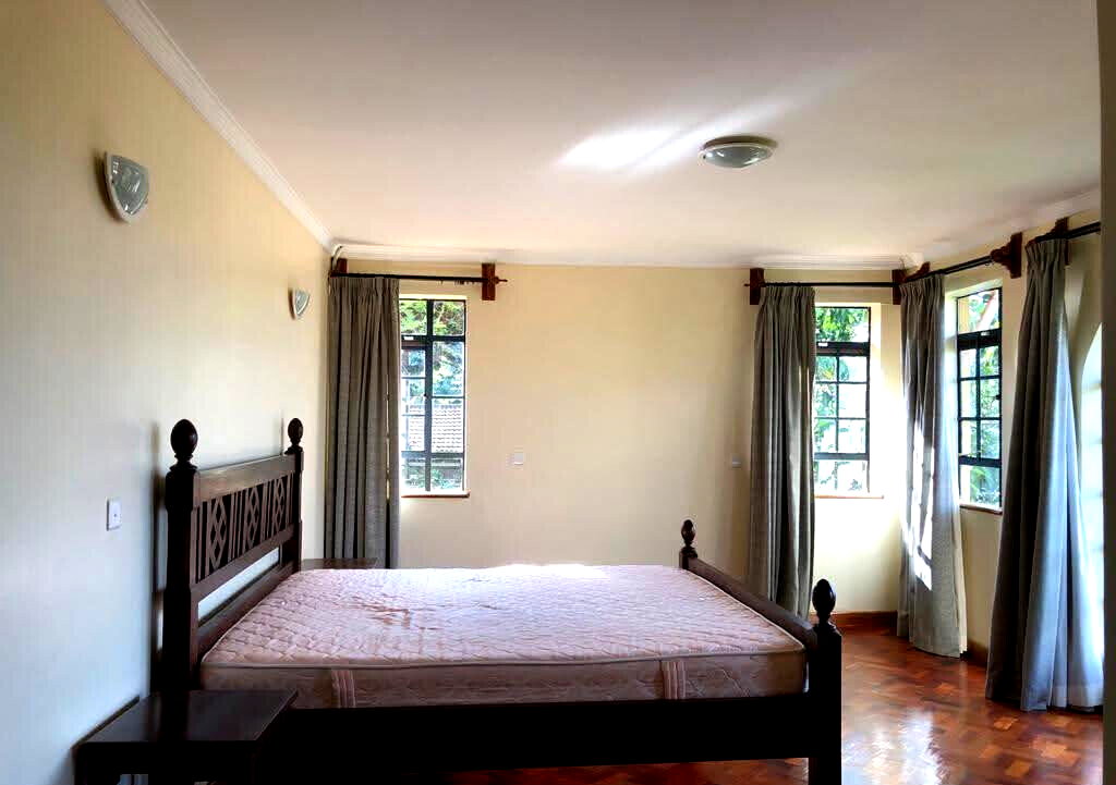 4 En-Suite Corner Townhouse on 1/4 Acre with Expansive Garden - Kitisuru