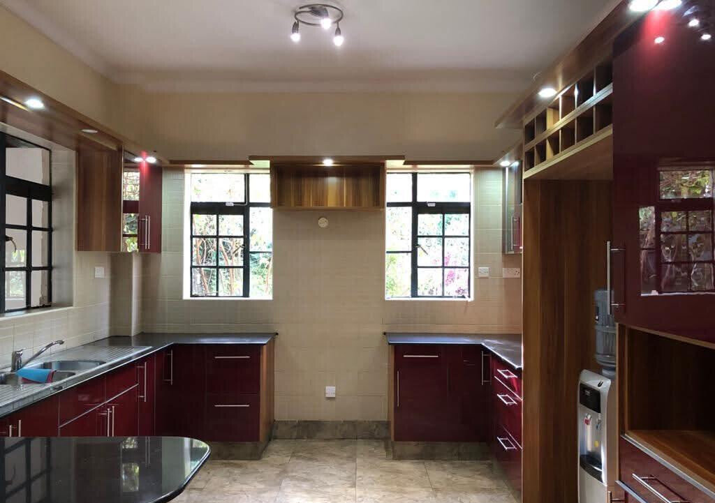 4 En-Suite Corner Townhouse on 1/4 Acre with Expansive Garden - Kitisuru