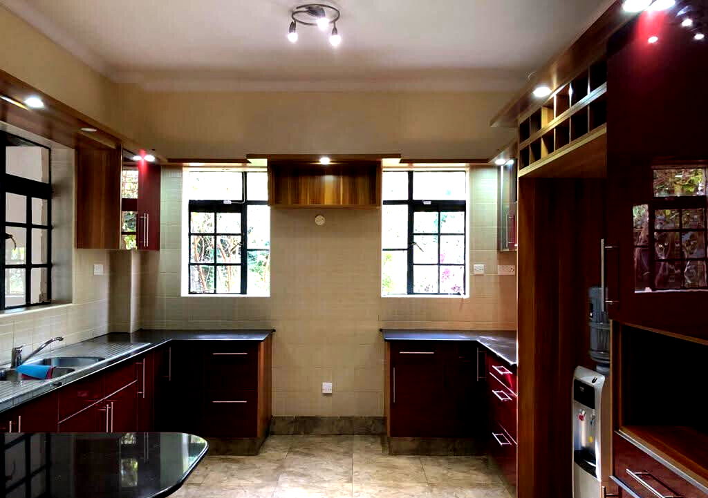4 En-Suite Corner Townhouse on 1/4 Acre with Expansive Garden - Kitisuru