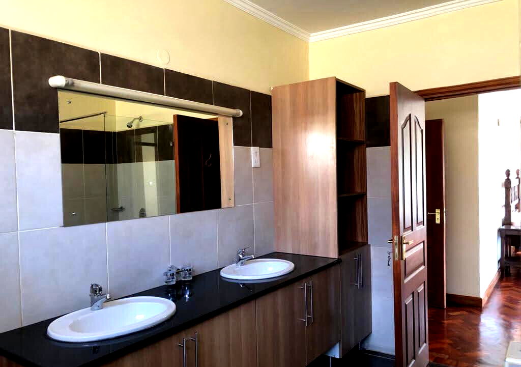 4 En-Suite Corner Townhouse on 1/4 Acre with Expansive Garden - Kitisuru