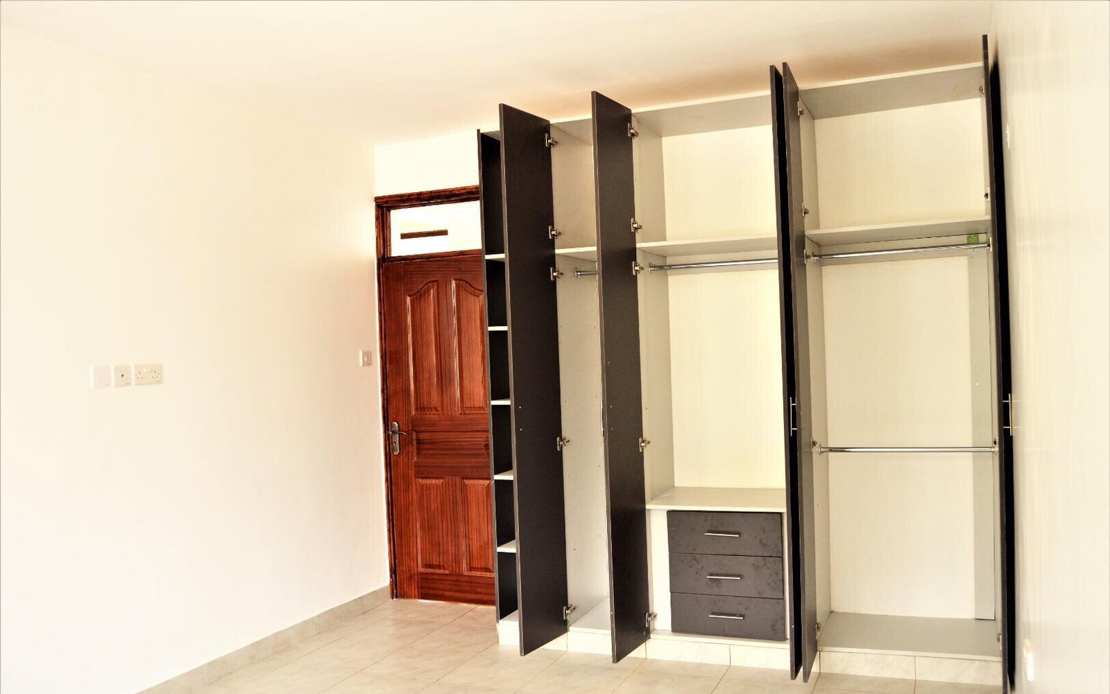 4BR Townhouse with Rooftop Terrace in Serene Ondiri - Kikuyu