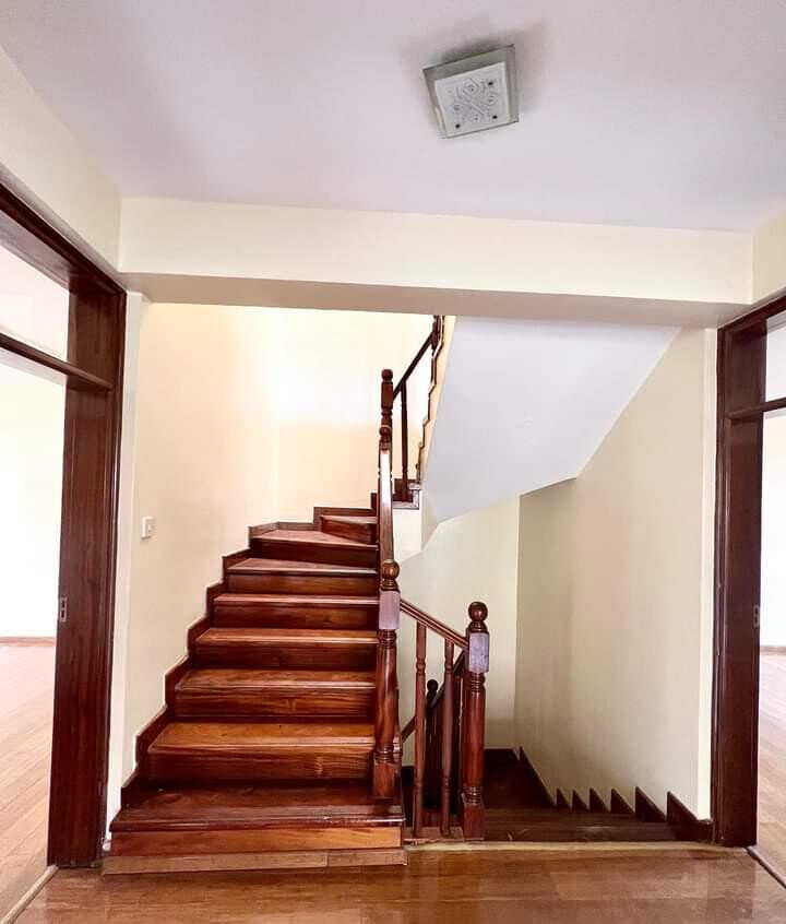 Spacious 5-Bed Townhouse with Pool & DSQ - Lavington