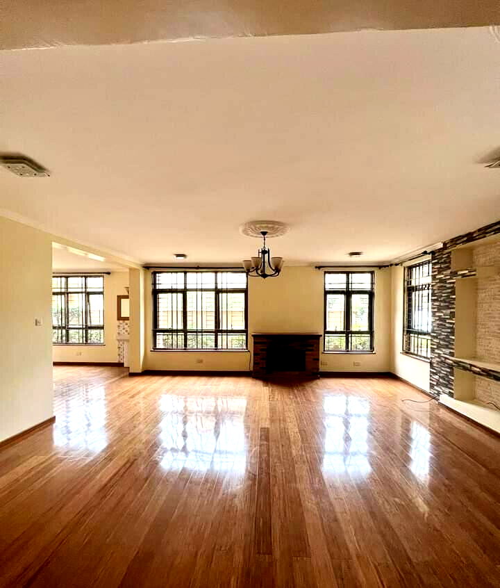 Spacious 5-Bed Townhouse with Pool & DSQ - Lavington