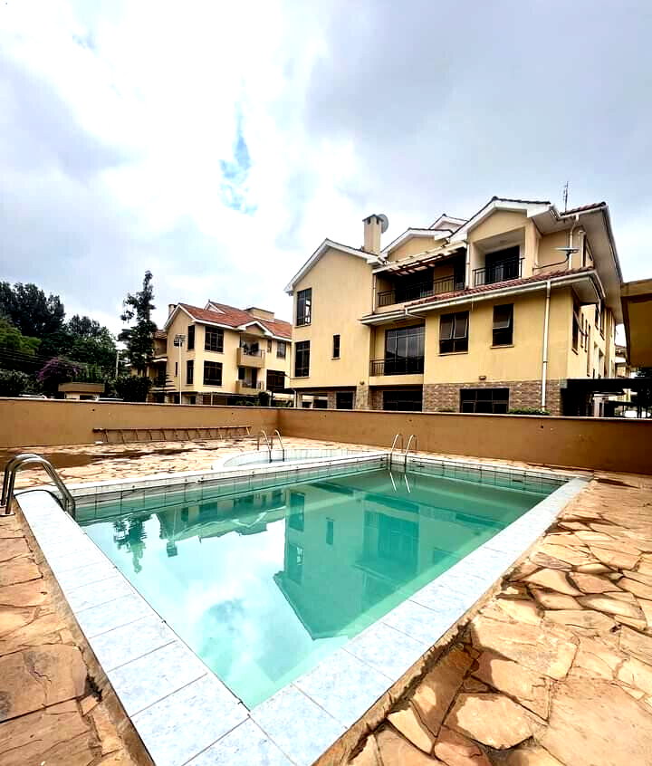 Spacious 5-Bed Townhouse with Pool & DSQ - Lavington
