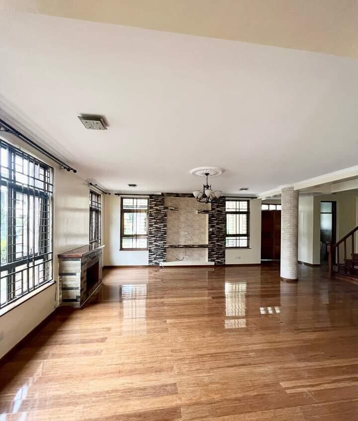 Spacious 5-Bed Townhouse with Pool & DSQ - Lavington