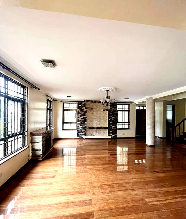 Spacious 5-Bed Townhouse with Pool & DSQ - Lavington