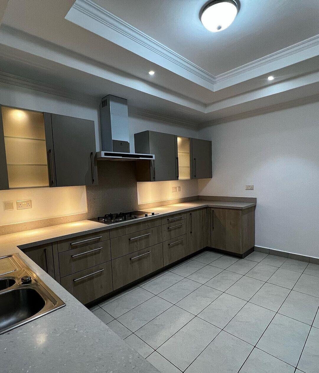 5-Bed Townhouse with Separate Dining & Garden - Lavington